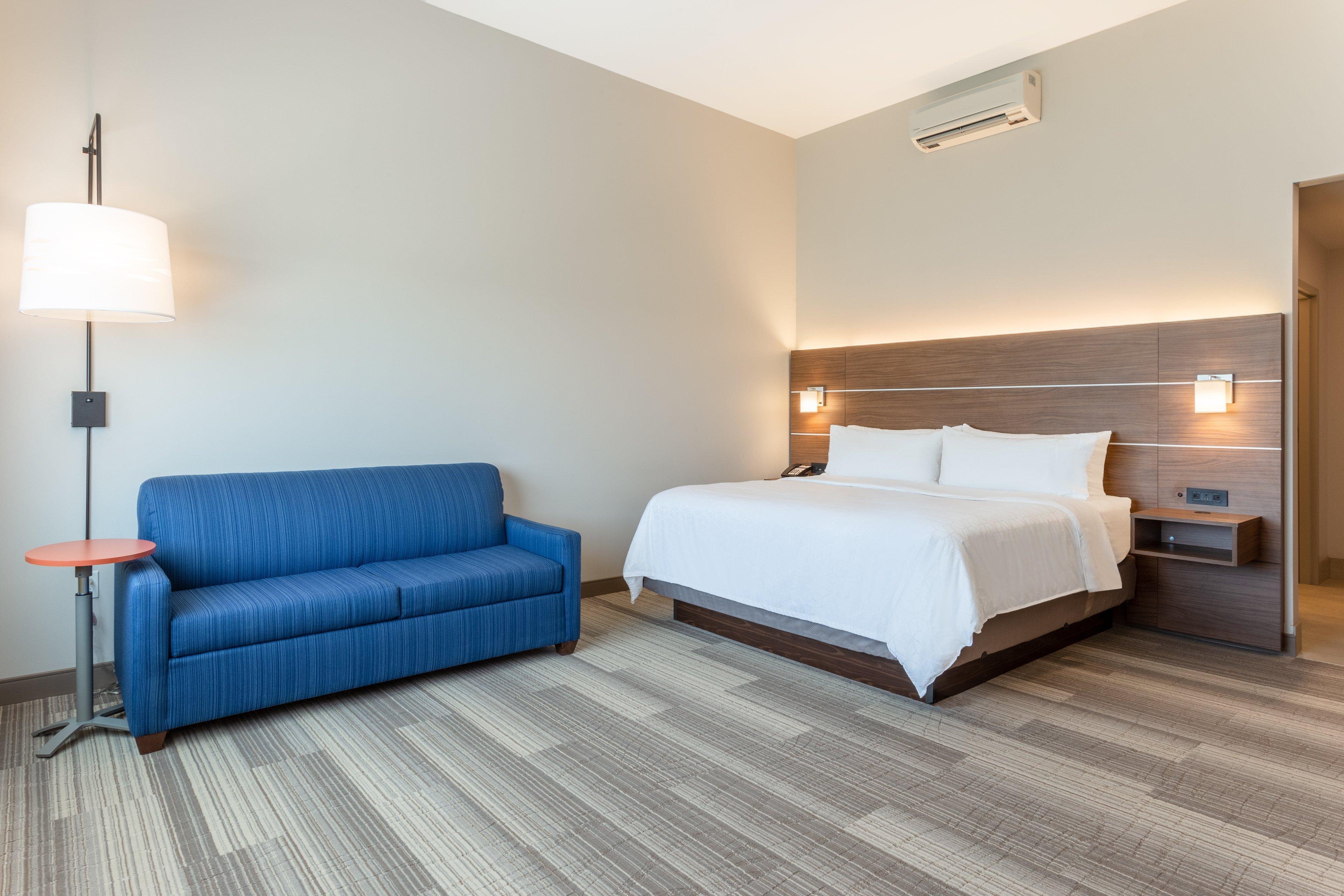 Holiday Inn Express & Suites - Springfield North By Ihg Exterior photo