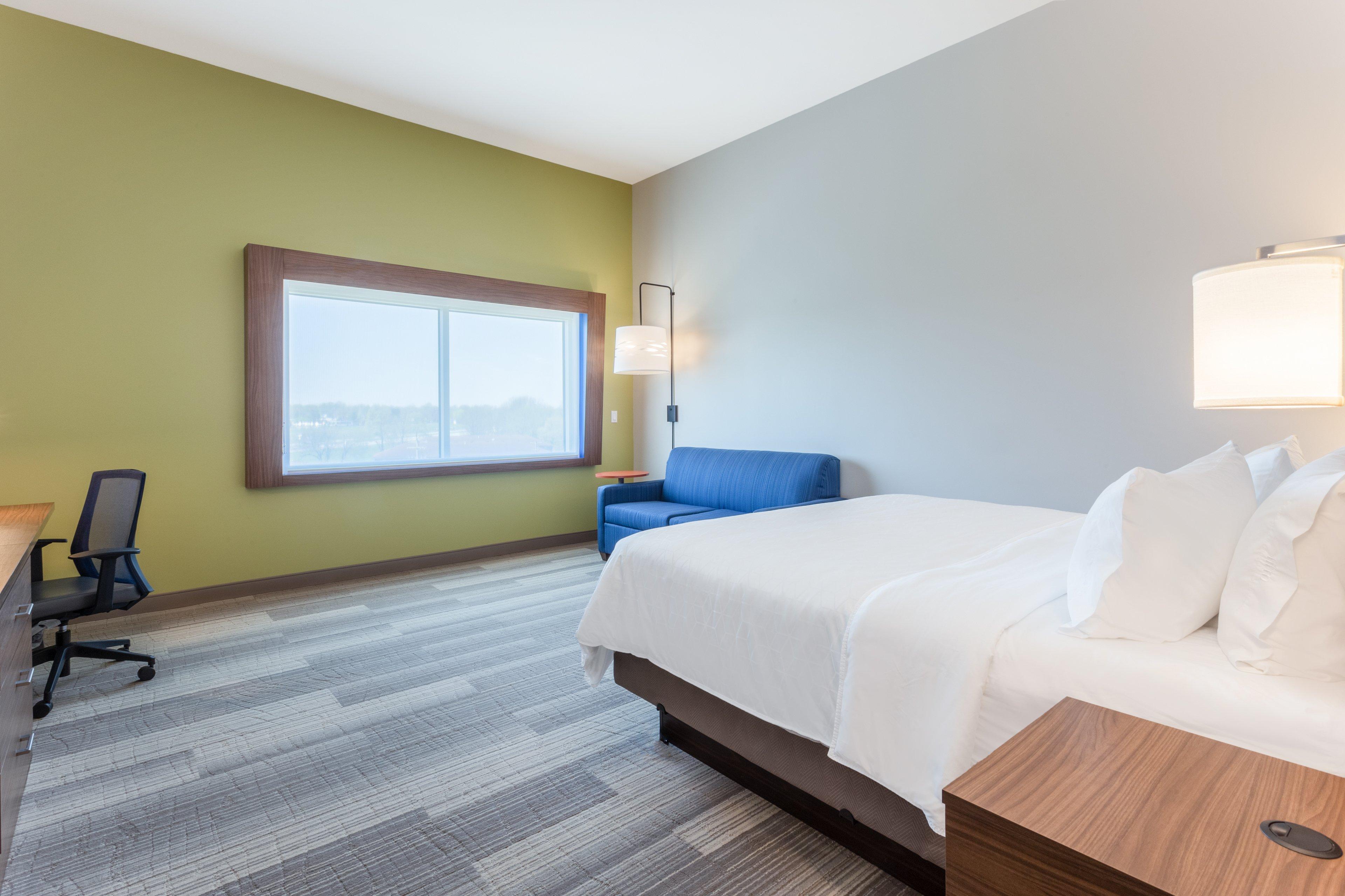 Holiday Inn Express & Suites - Springfield North By Ihg Exterior photo