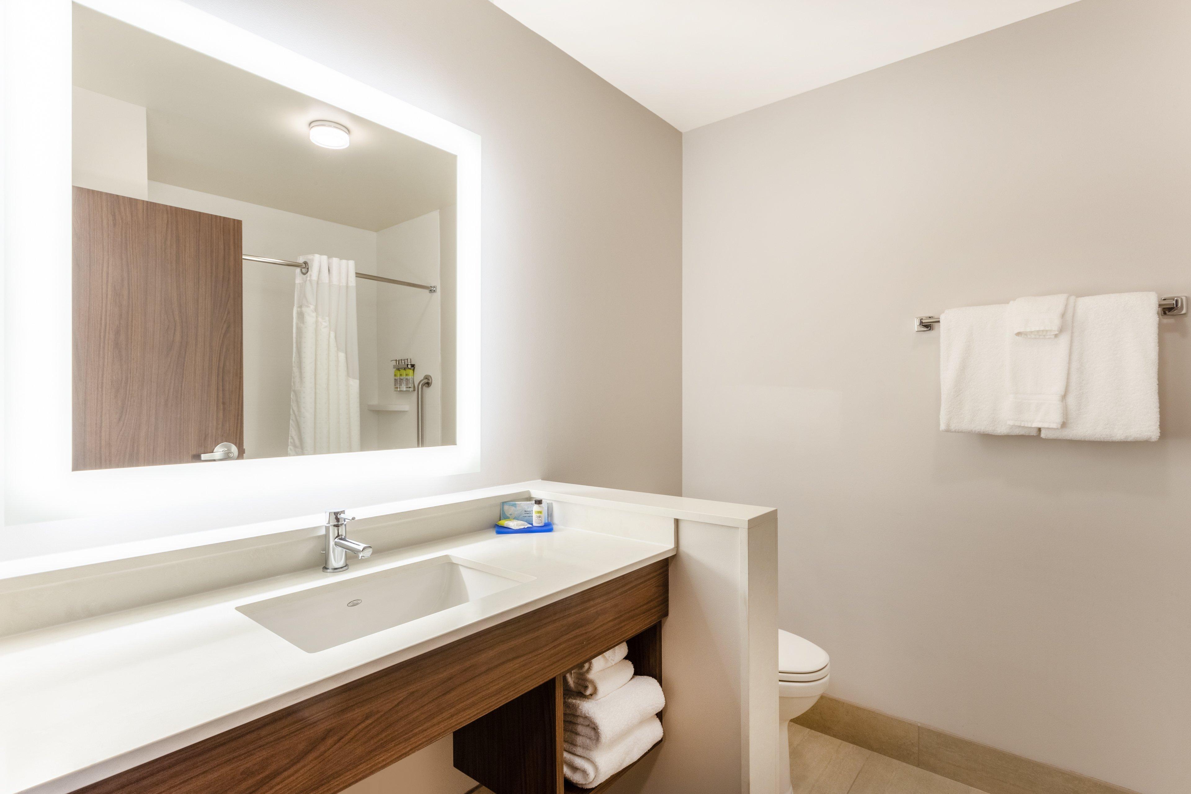 Holiday Inn Express & Suites - Springfield North By Ihg Exterior photo
