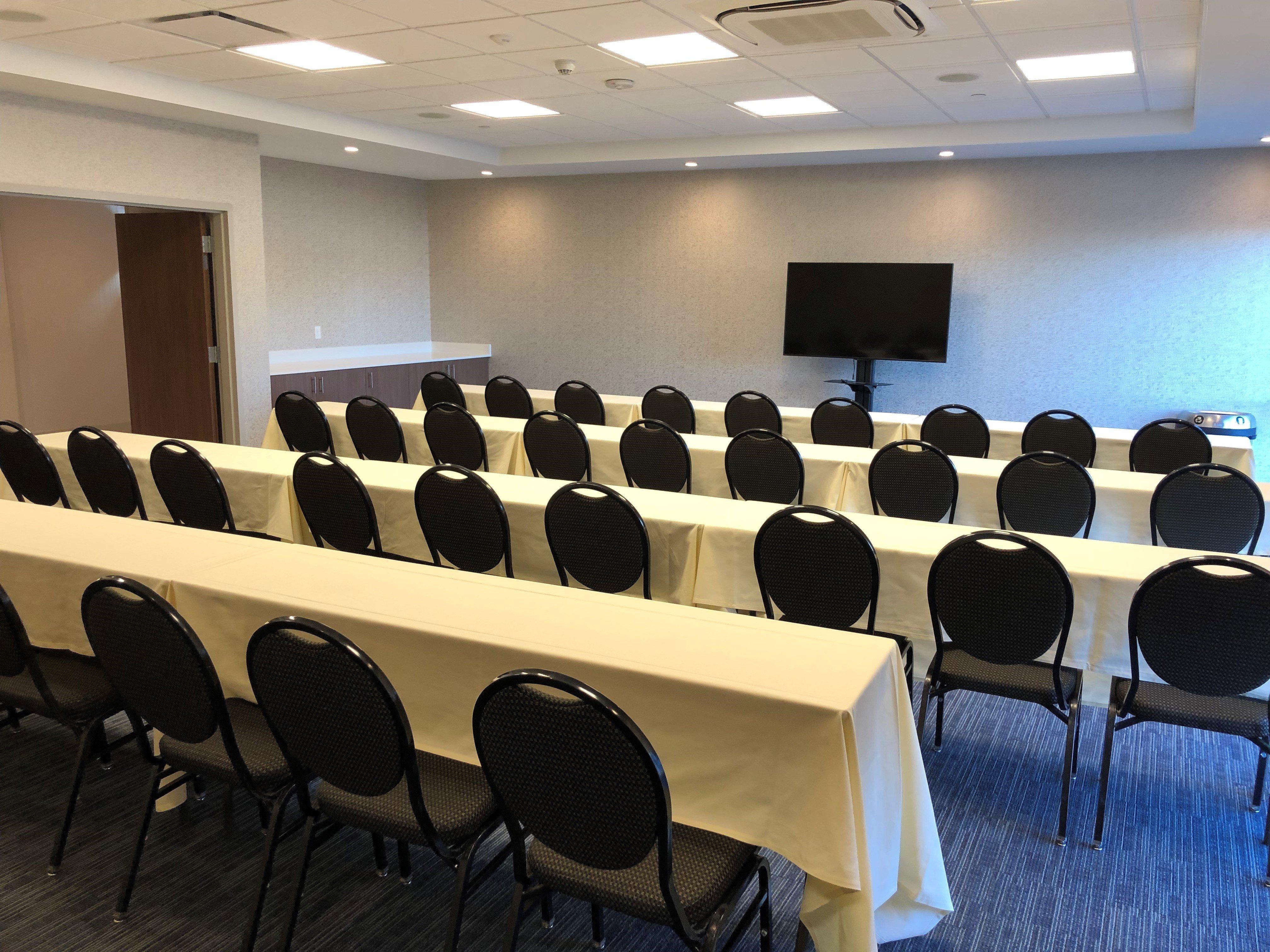 Holiday Inn Express & Suites - Springfield North By Ihg Exterior photo