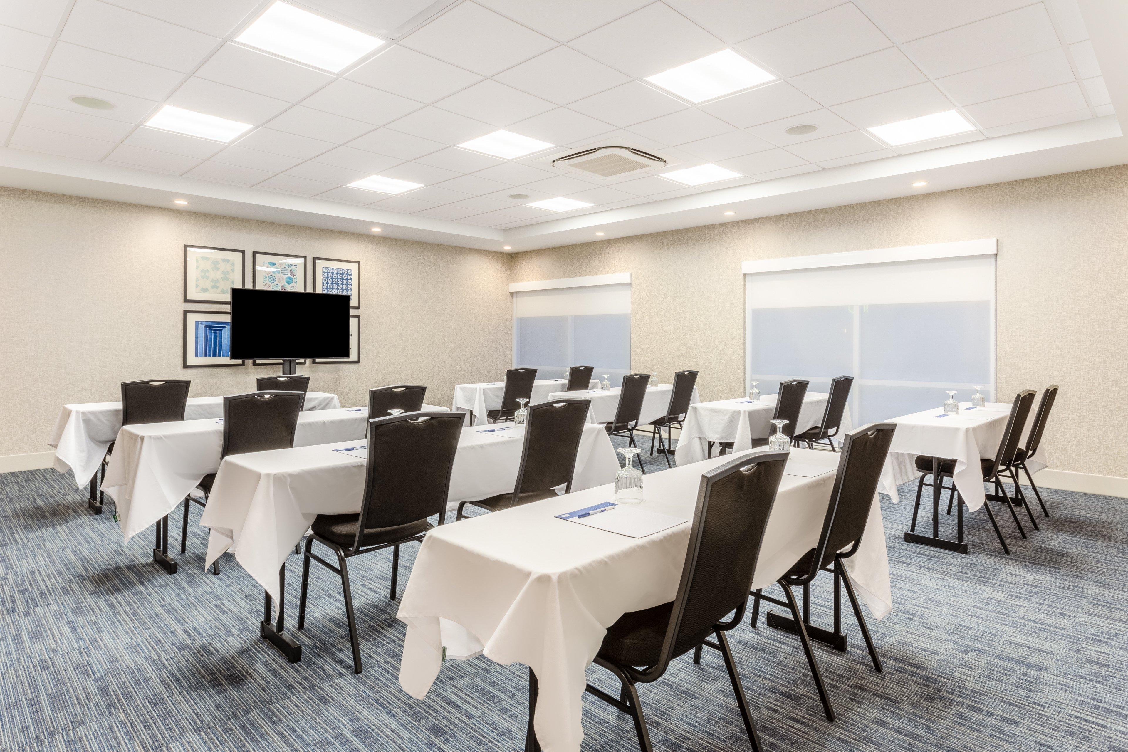 Holiday Inn Express & Suites - Springfield North By Ihg Exterior photo
